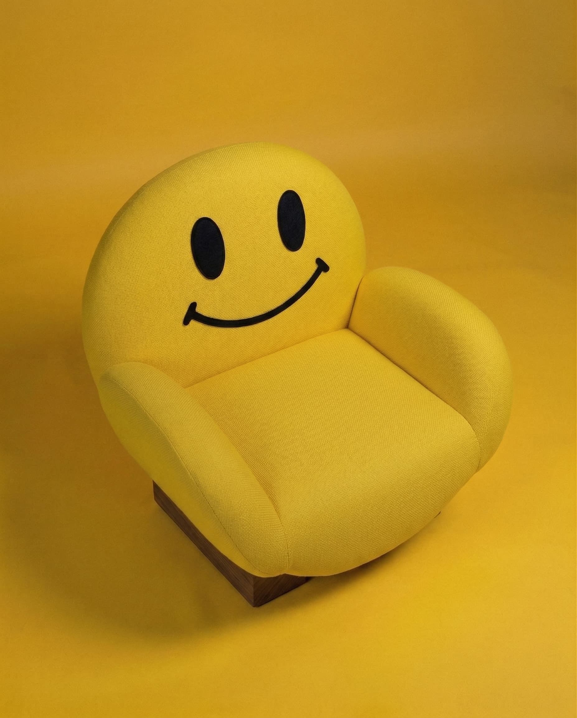 Happy Chair, front smiley